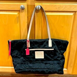 Coach nylon tote shoulder bag. Zippered closure.